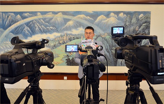 十大牛商獲獎者沃富新能源鄭總接受采訪