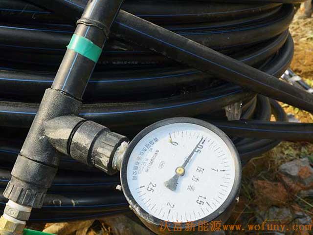 青島長水山莊別墅小區(qū)地源熱泵項目施工鉆井現(xiàn)場圖片展示&mdash;&mdash;&mdash;地埋管試壓