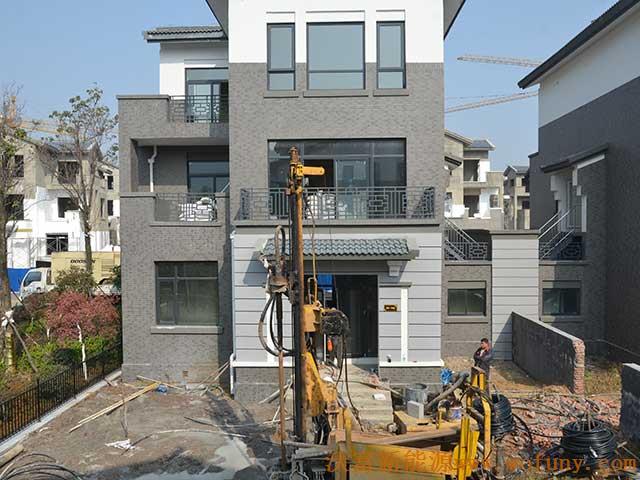 青島長水山莊別墅小區地源熱泵項目施工鉆井現場圖片展示&mdash;&mdash;&mdash;地源熱泵項目全景