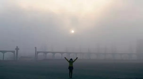 PM2.5指數(shù)爆表，城市全部陷入蒙蒙霧天